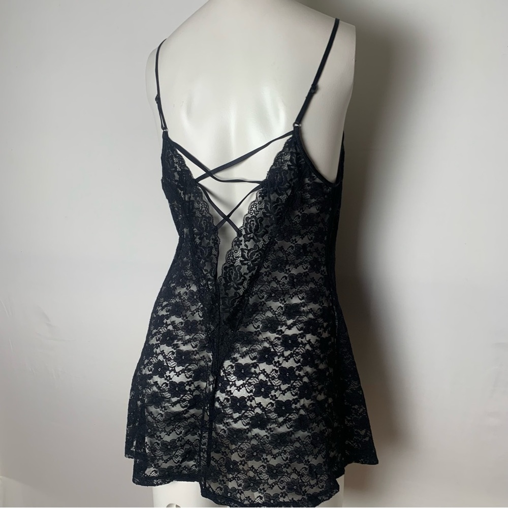 💙 3/$40 Vintage black floral lace slip‎